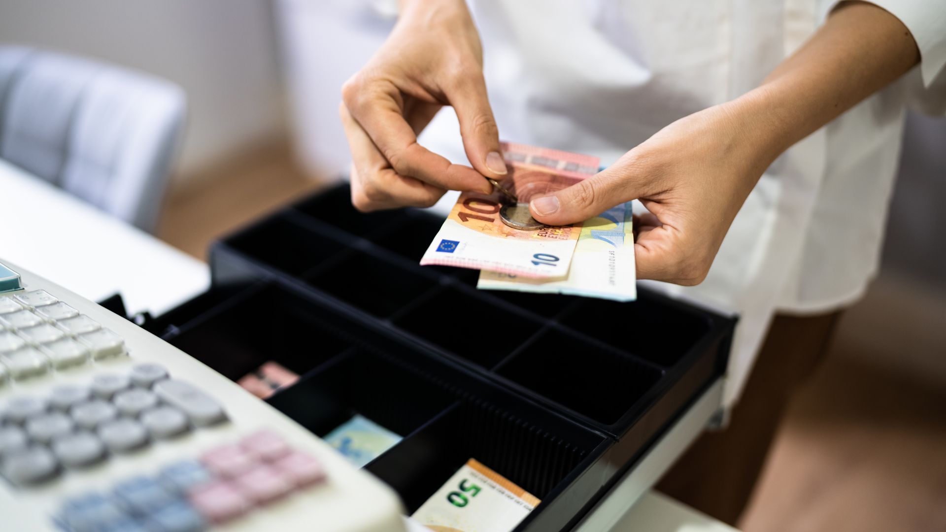 Ketahui Perbedaaan Petty Cash dan Cash Advance